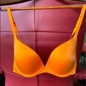 Victoria’s Secret Biofit Demi Uplift Bra